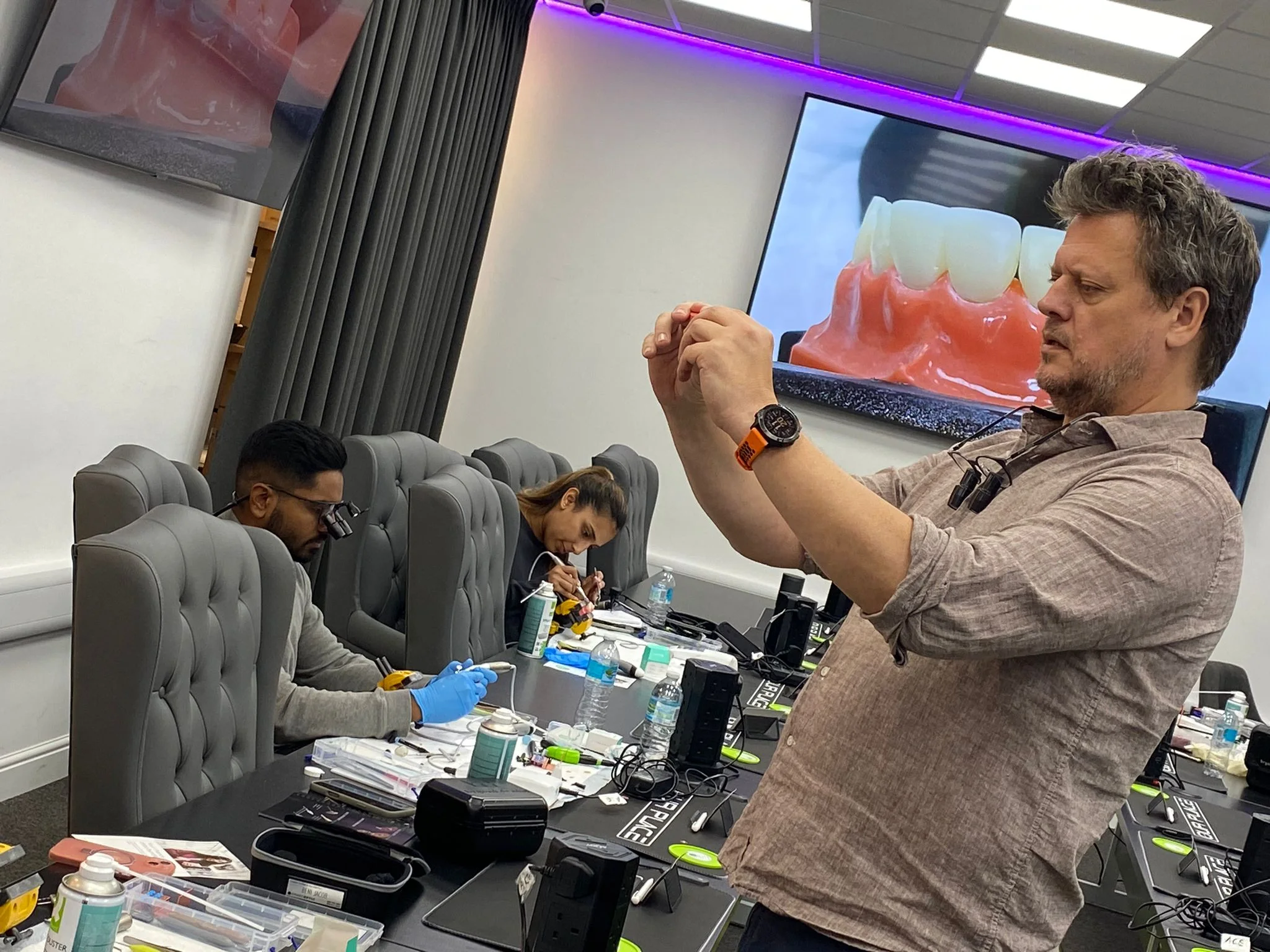 Dr Pete Niesiolowski teaching a hands-on composite bonding course